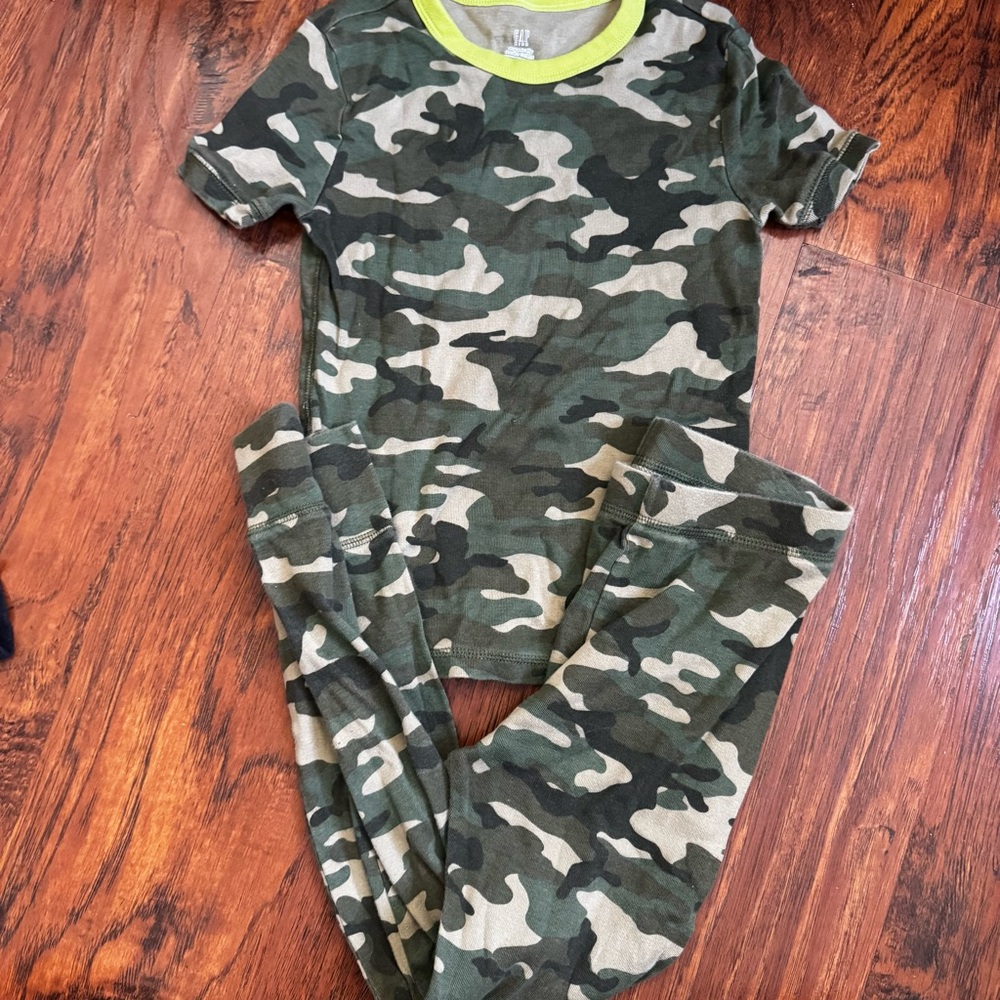 Gap Boy's Pajama Set Camo Dinosaur 2 Pc 8 Green Organic Cotton